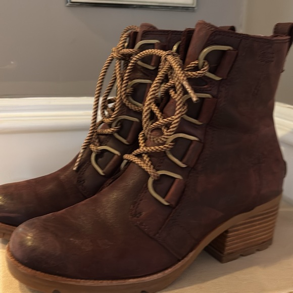 Sorel Hiking Boots - Picture 2 of 7